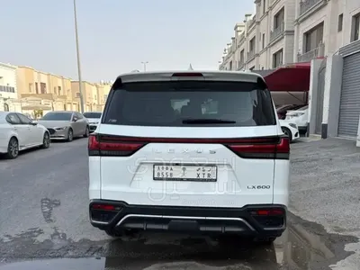 2023 لكزس إل إكس 600 إف