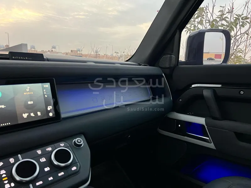 2023 لاند روفر ديفيندر