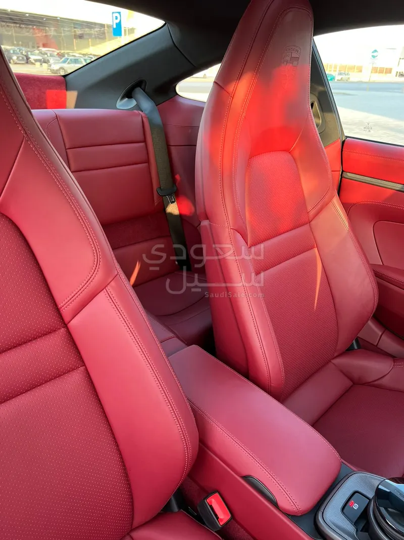 2025 بورش 911 كاريرا