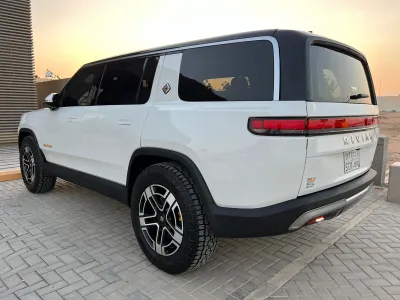 2024 ريفيان أر 1 إس