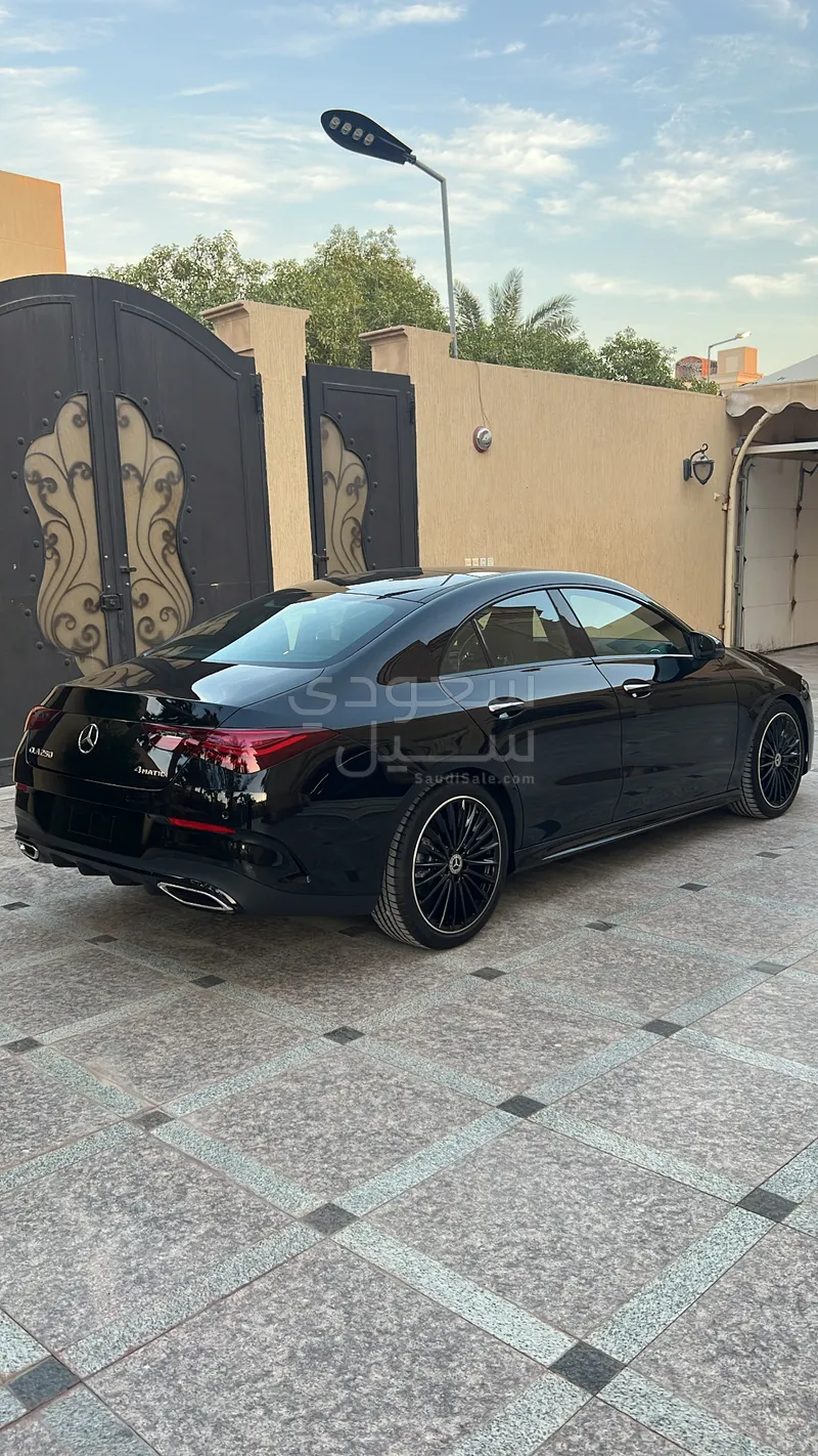 2025 مرسيدس - بنز سي إل أي 200