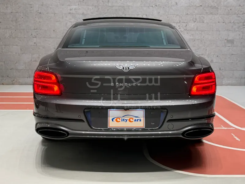 2020 بنتلي كونتيننتل فلاينج سبير الاصدار الاول