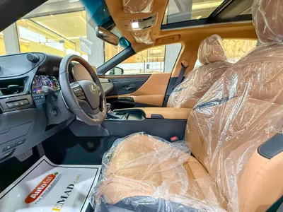 2025 لكزس إي إس 350