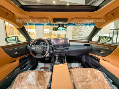 2025 لكزس إي إس 350
