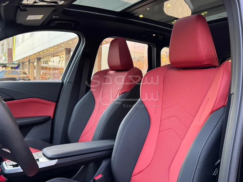 2025 بي ام دبليو الفئة اكس 1
