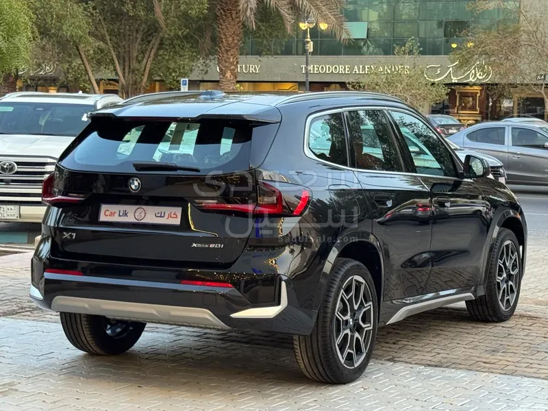 2025 بي ام دبليو الفئة اكس 1
