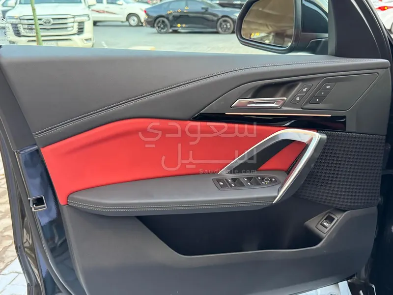 2025 بي ام دبليو الفئة اكس 1