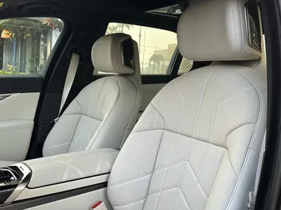 2026 بي ام دبليو الفئة السابعة 735أي