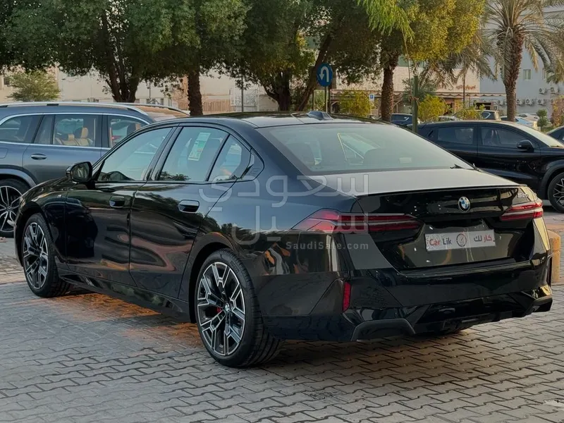 2026 BMW 5 Series 520i Mkit