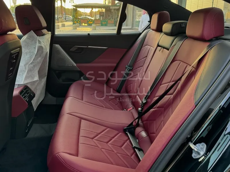 2026 BMW 5 Series 520i Mkit