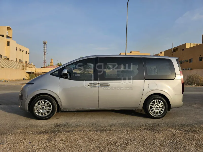 2025 هيونداي ستاريا