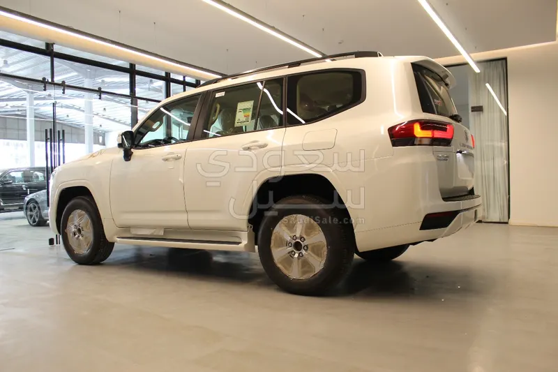 2025 Toyota Land Cruiser GXR