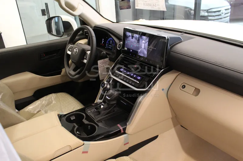 2025 Toyota Land Cruiser GXR
