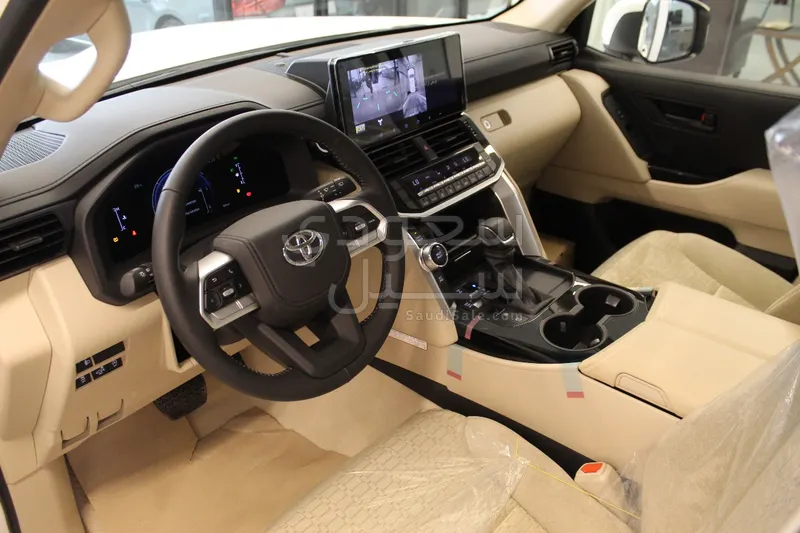 2025 Toyota Land Cruiser GXR