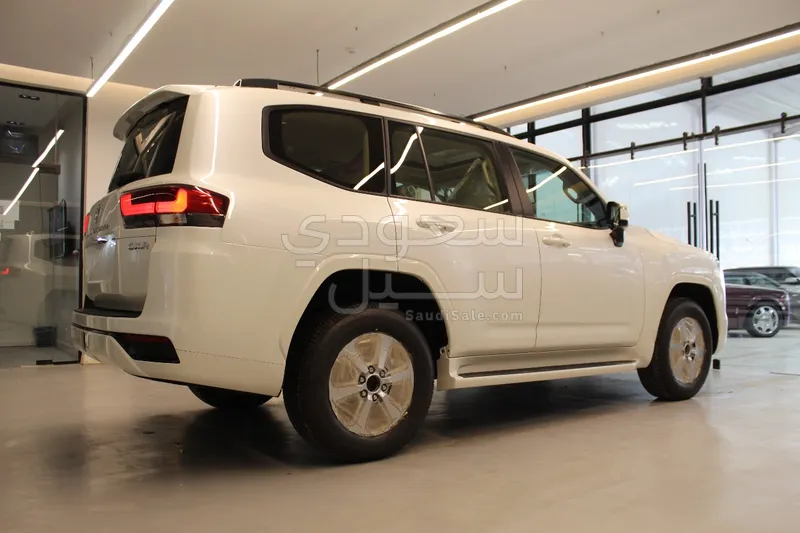 2025 Toyota Land Cruiser GXR