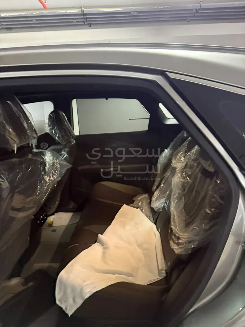 2024 لكزس أر إكس 350