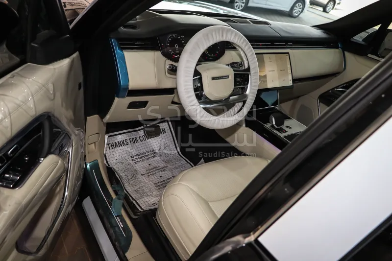 2025 Land Rover Range Rover Vogue SE