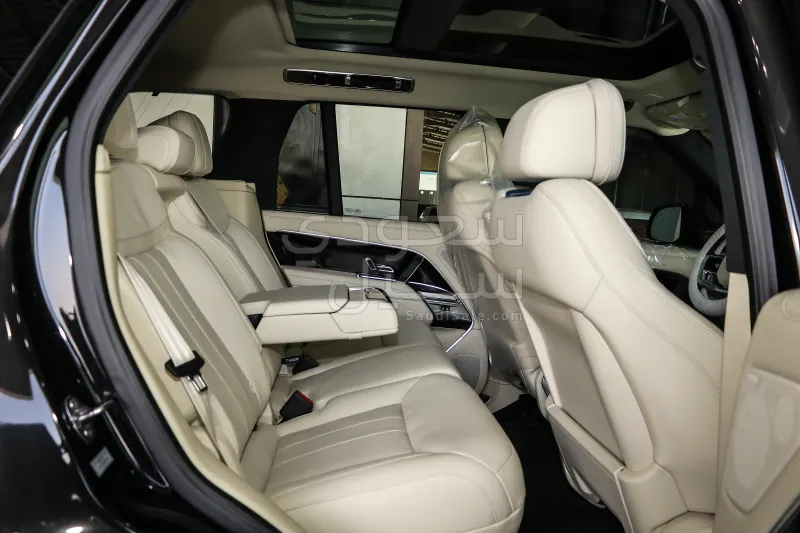 2025 Land Rover Range Rover Vogue SE
