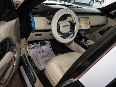 2025 Land Rover Range Rover Vogue SE