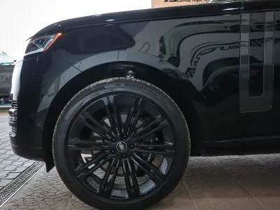 2025 Land Rover Range Rover Vogue SE