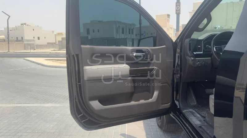 2023 شفروليه سلفرادو تريل بوس