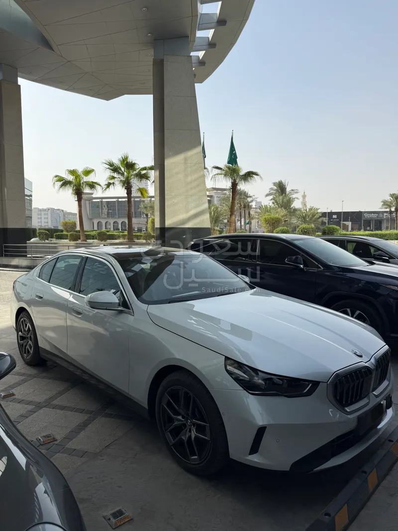 2024 بي ام دبليو الفئة الخامسة 520 أي