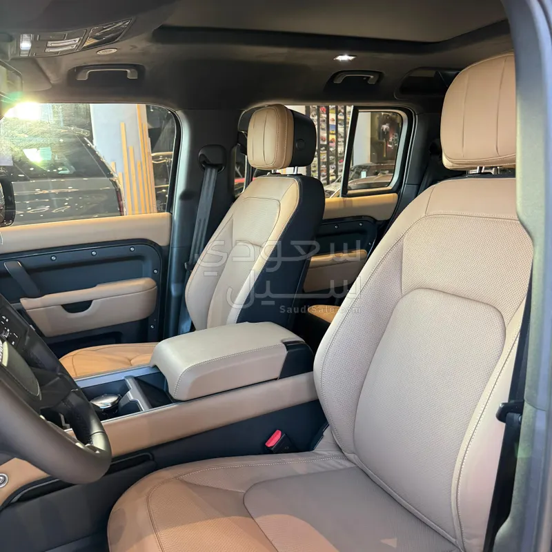 2025 Land Rover Defender HSE