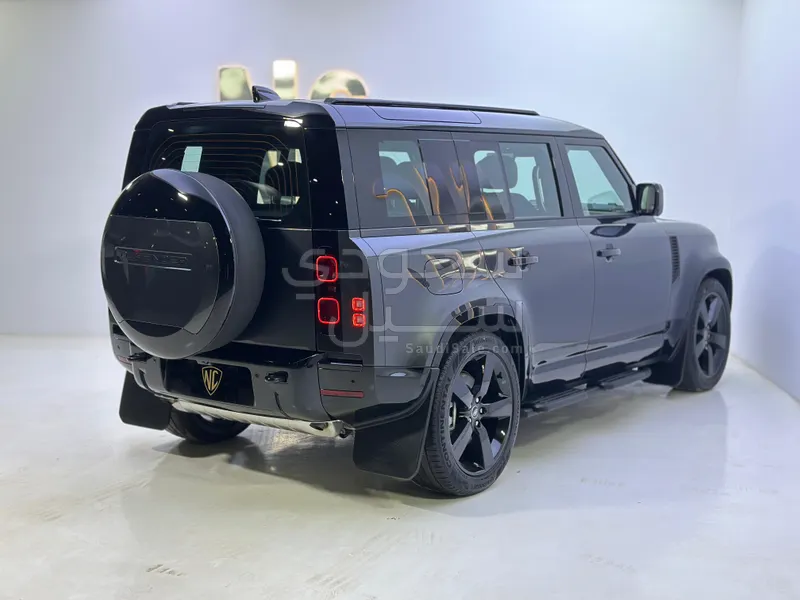 2025 Land Rover Defender HSE