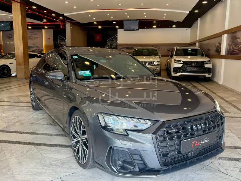 2022 اودي اي 8 ال 55تي اف اس أي