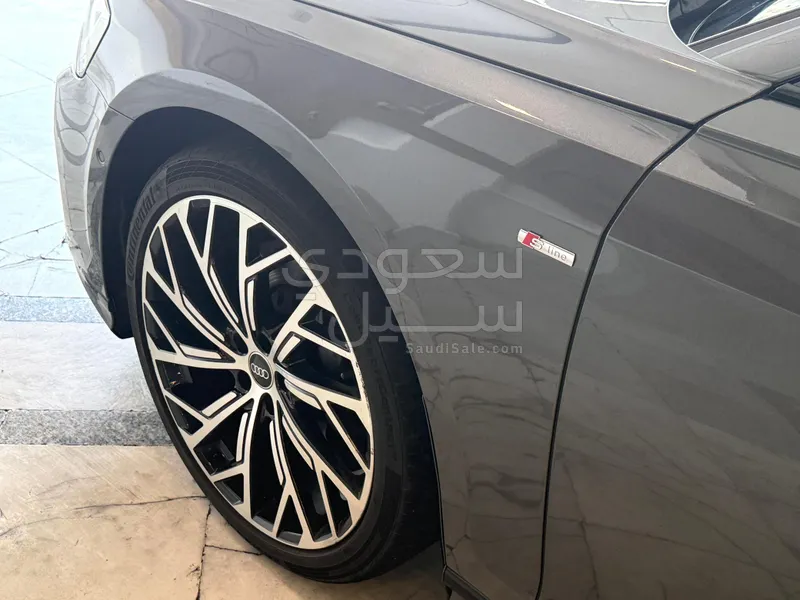 2022 اودي اي 8 ال 55تي اف اس أي