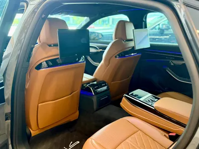 2022 اودي اي 8 ال 55تي اف اس أي