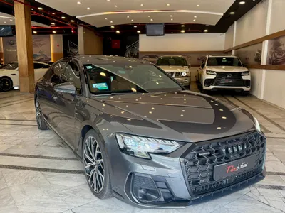 2022 اودي اي 8 ال 55تي اف اس أي