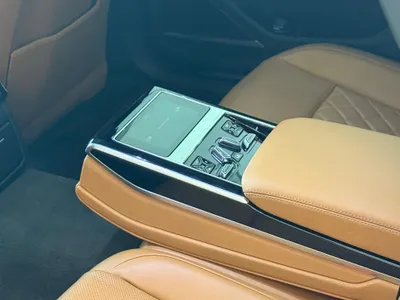 2022 اودي اي 8 ال 55تي اف اس أي