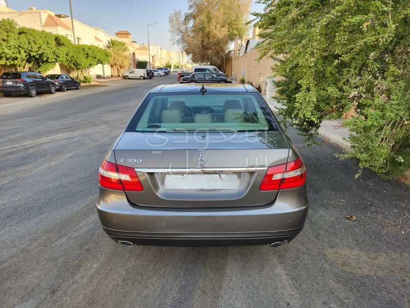 2011 Mercedes-Benz E 300