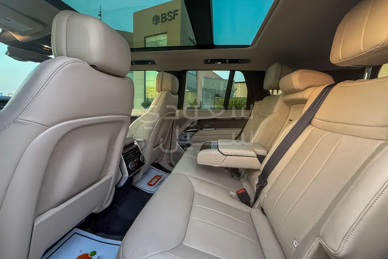 2023 Land Rover Range Rover Vogue SE
