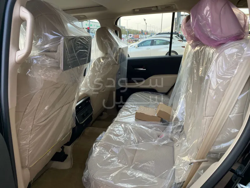 2025 Toyota Land Cruiser GXR 4