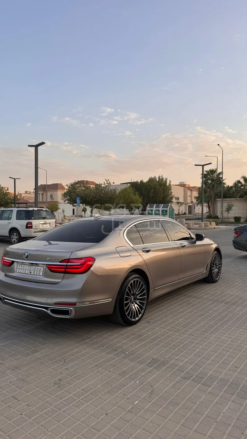 2018 بي ام دبليو الفئة السابعة 730 إل أي