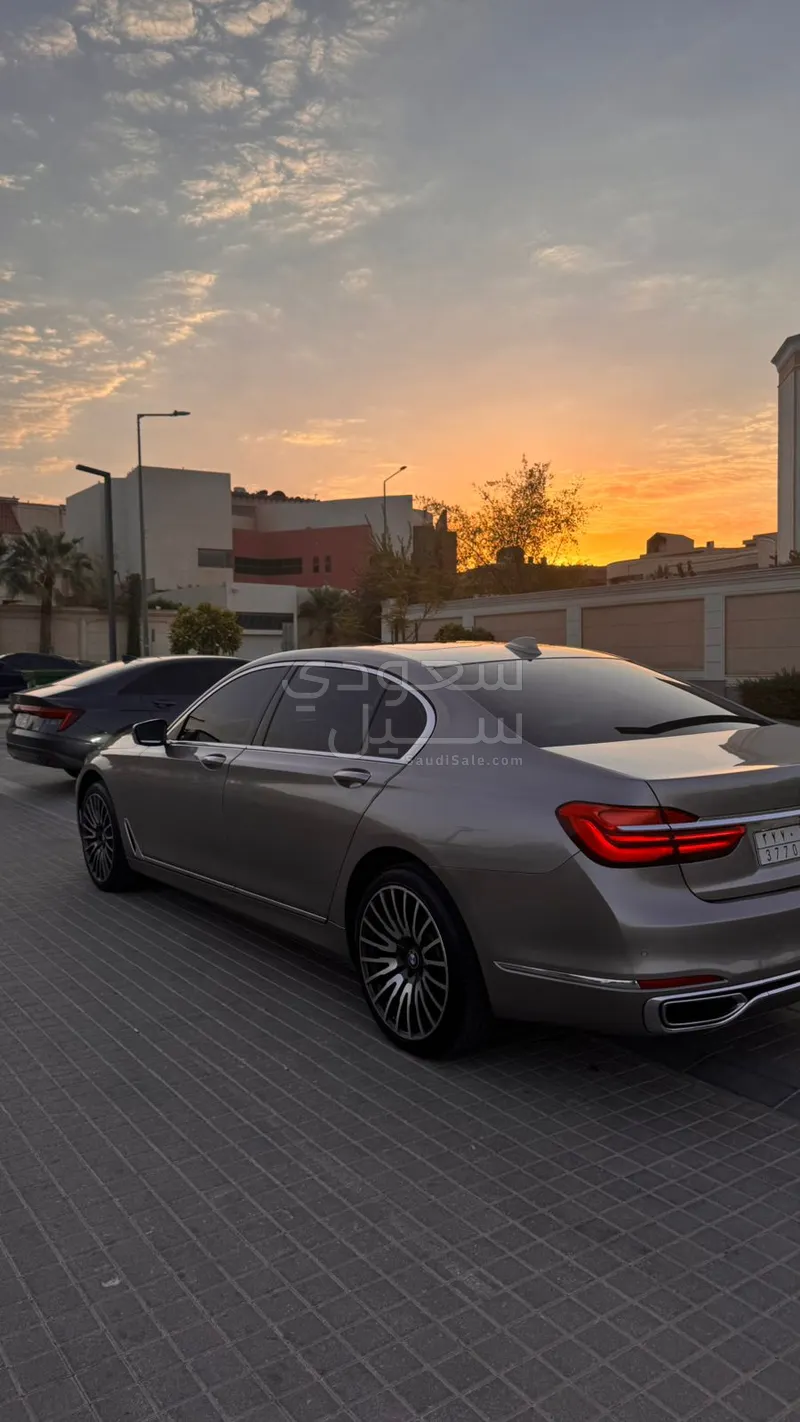 2018 بي ام دبليو الفئة السابعة 730 إل أي