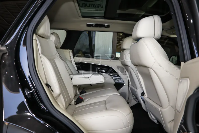 2025 Land Rover Range Rover Vogue SE