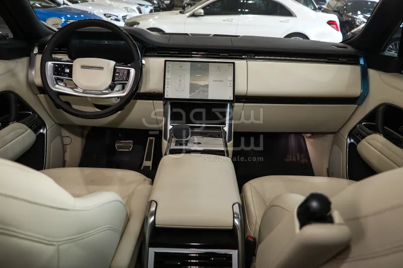 2025 Land Rover Range Rover Vogue SE
