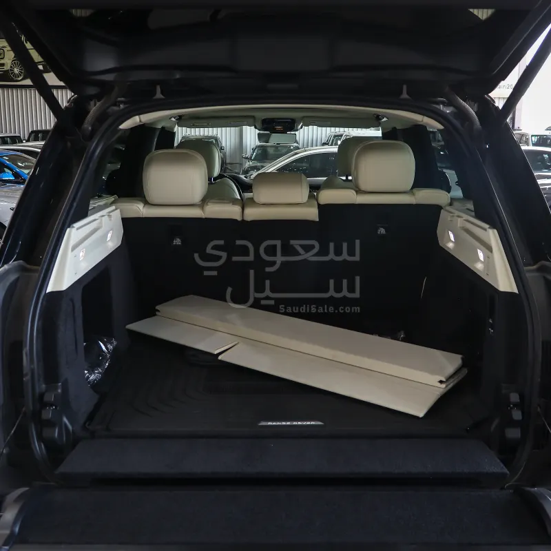 2025 Land Rover Range Rover Vogue SE