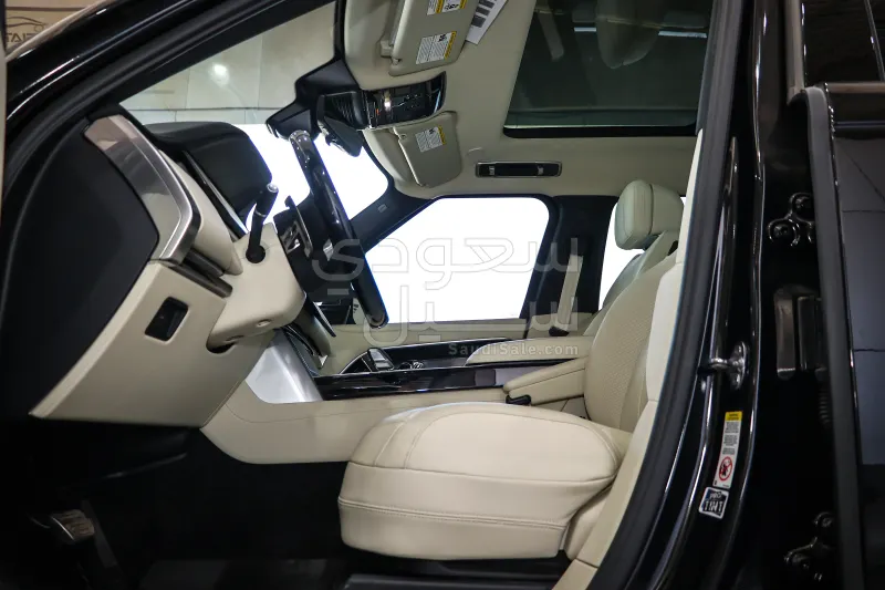 2025 Land Rover Range Rover Vogue SE