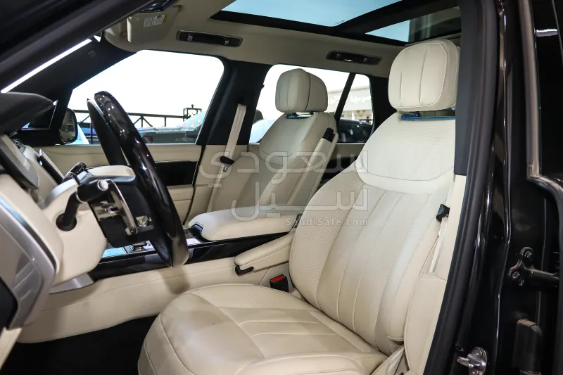 2025 Land Rover Range Rover Vogue SE