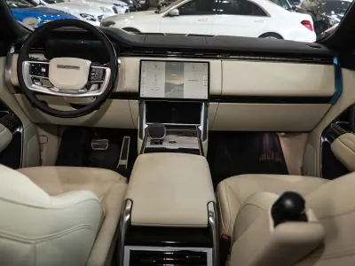 2025 Land Rover Range Rover Vogue SE