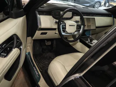 2025 Land Rover Range Rover Vogue SE