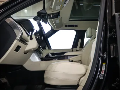 2025 Land Rover Range Rover Vogue SE