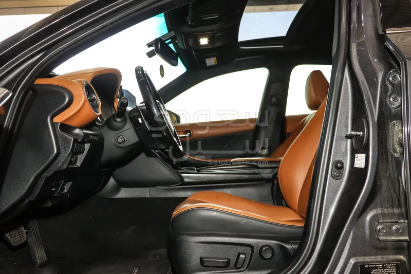 2023 Lexus IS 300