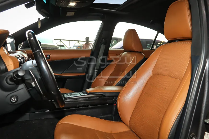 2023 Lexus IS 300
