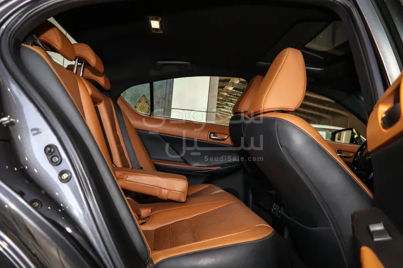 2023 Lexus IS 300