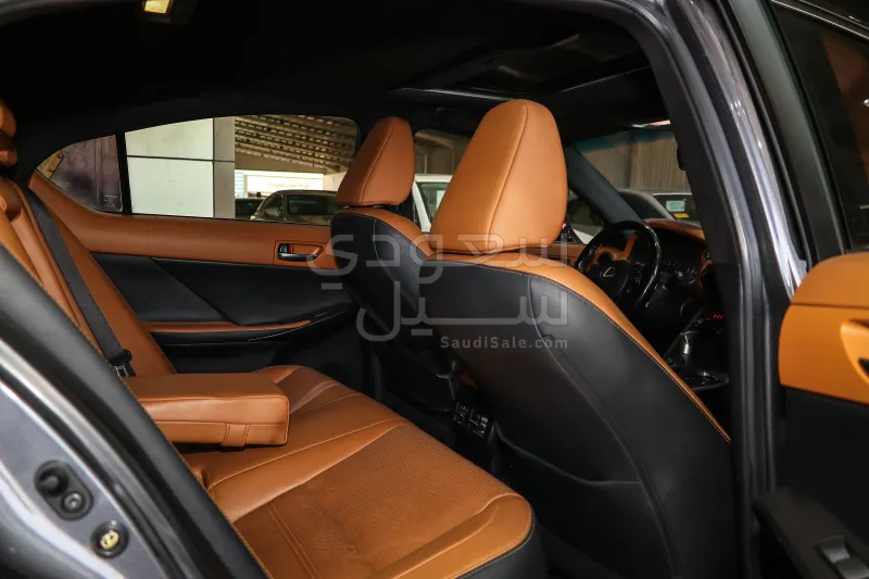 2023 Lexus IS 300